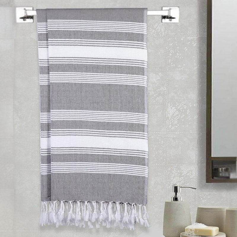 Buy Saylor Bath Towel - Set Of Two Bath Towels from Vaaree