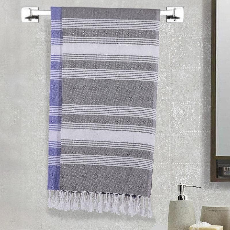 Buy Talula Bath Towel - Set Of Two Bath Towels from Vaaree