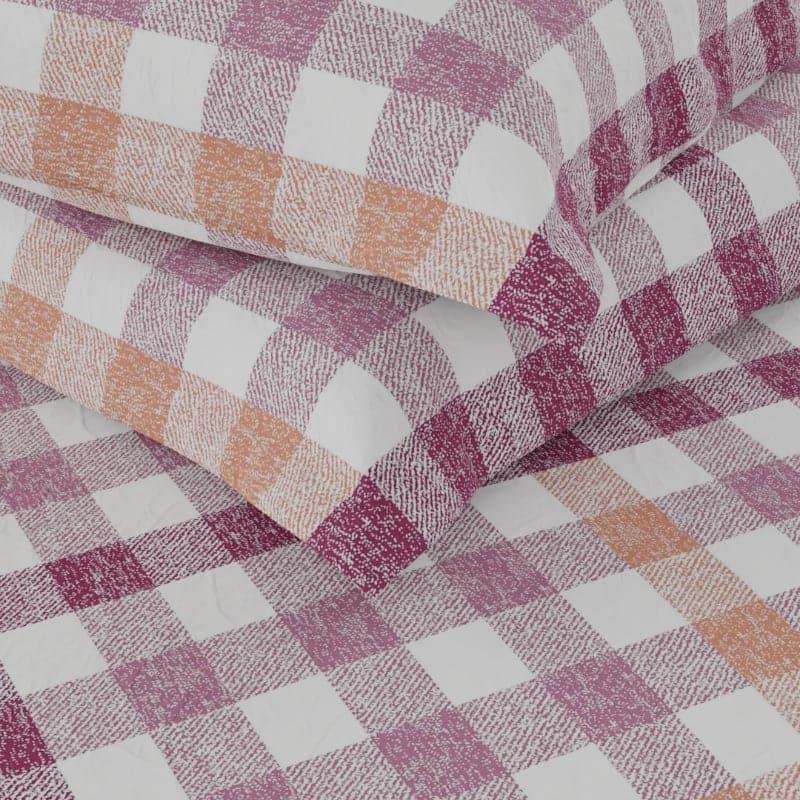 Buy Amoza Checkered Bedsheet - Wine Red Bedsheets from Vaaree