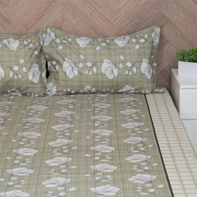 Buy Manora Floral Bedsheet - Green Bedsheets from Vaaree