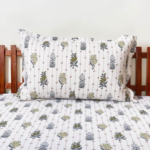 Buy Aalia Floral Bedsheet - Green Bedsheets from Vaaree