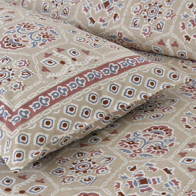 Buy Avsara Floral Bedsheet - Maroon & Beige Bedsheets from Vaaree