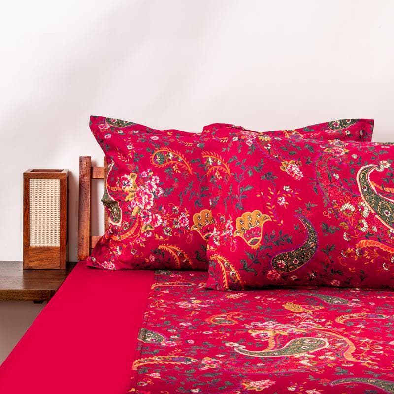 Buy Swayam Crimson Paisley Bedsheet - 180 TC || Super Soft Bedsheets from Vaaree