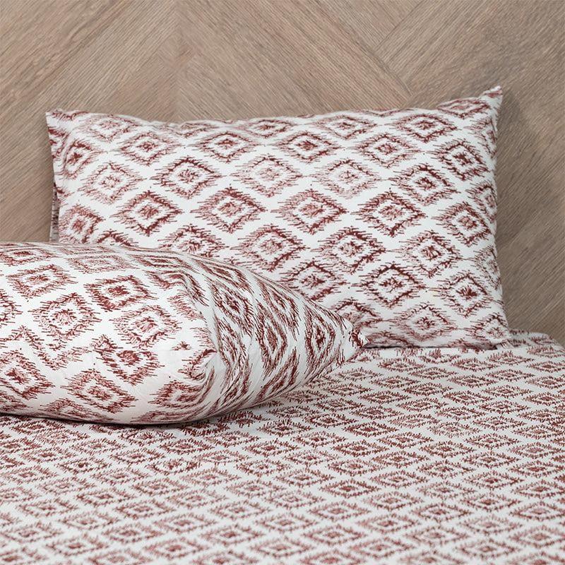 Buy Gem Grid Bedsheet - Maroon Bedsheets from Vaaree