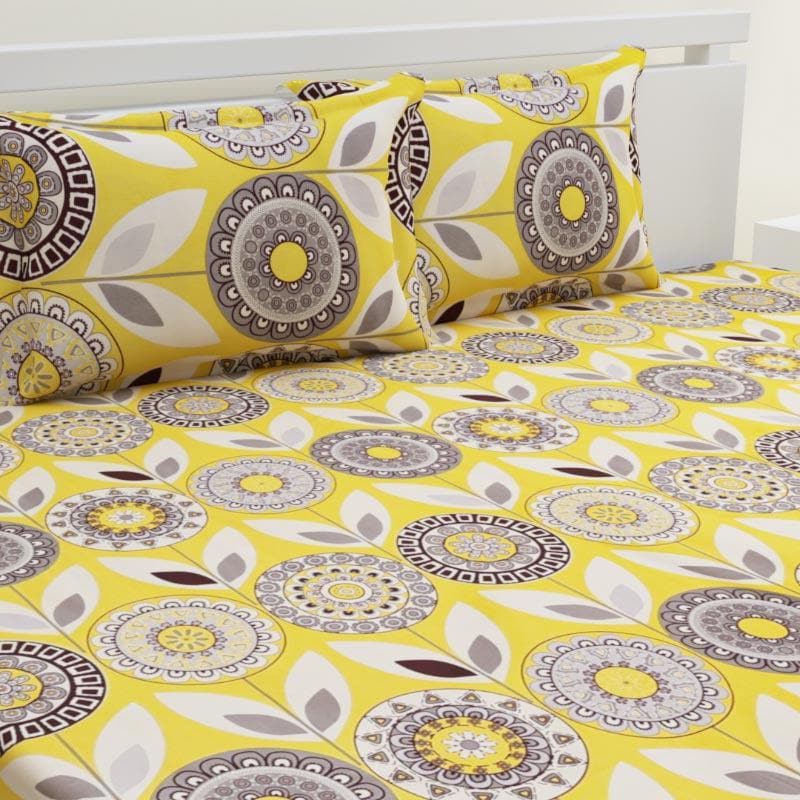 Buy Guliper Floral Printed Bedsheet Bedsheets from Vaaree