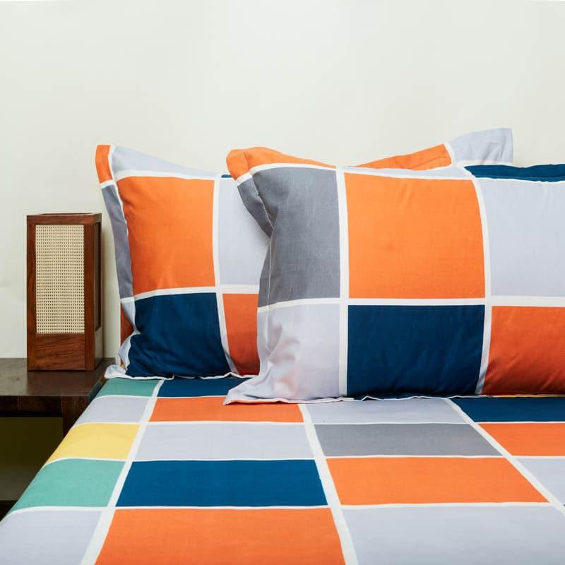 Buy Hue Dazzle Checkered Bedsheet Bedsheets from Vaaree