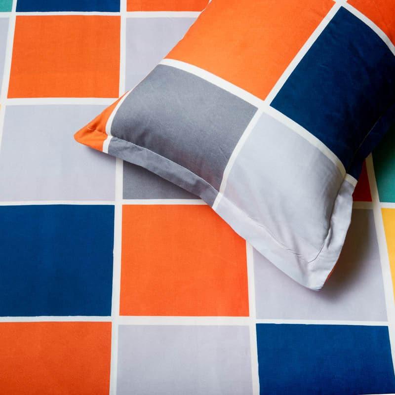 Buy Hue Dazzle Checkered Bedsheet Bedsheets from Vaaree