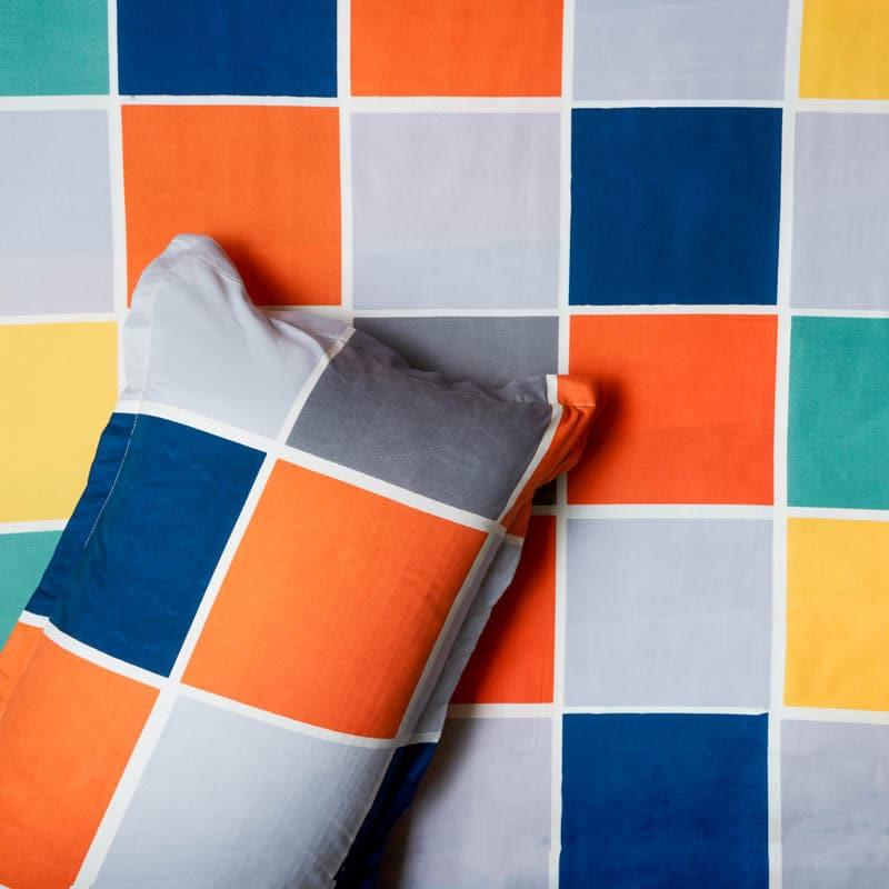 Buy Hue Dazzle Checkered Bedsheet Bedsheets from Vaaree