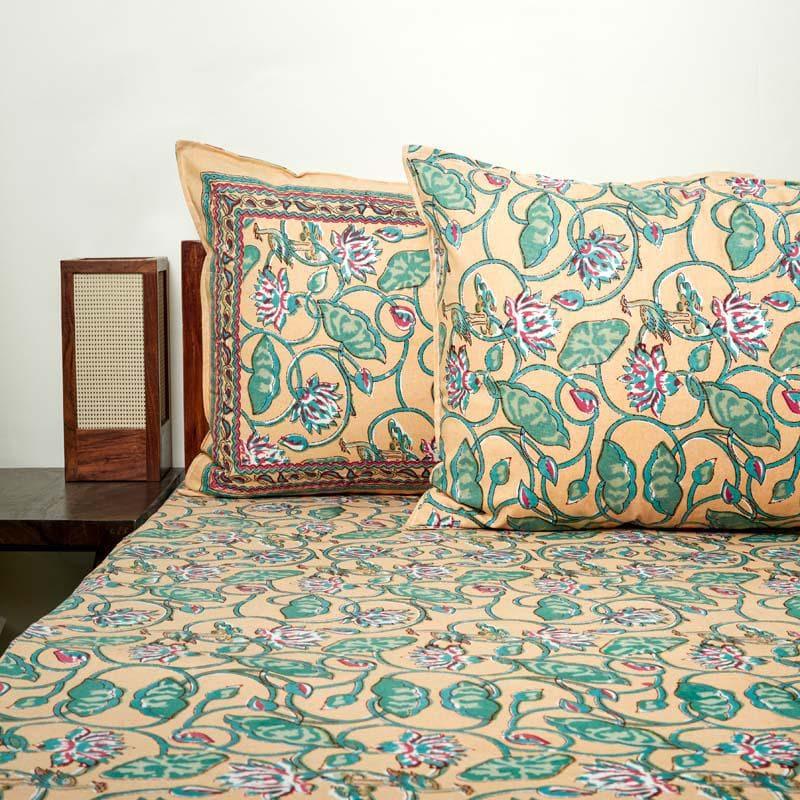 Buy Jewelina Floral Printed Bedsheet - Peach Bedsheets from Vaaree