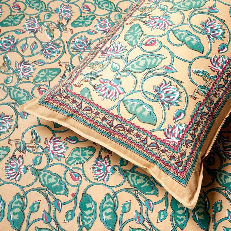 Buy Jewelina Floral Printed Bedsheet - Peach Bedsheets from Vaaree