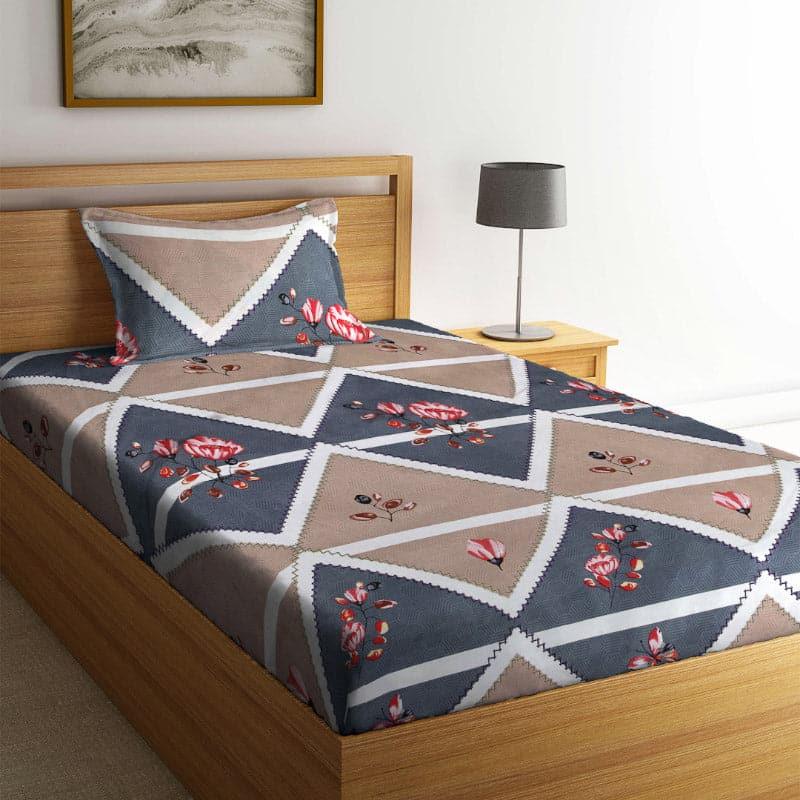 Buy Maleya Mrina Bedsheet Bedsheets from Vaaree