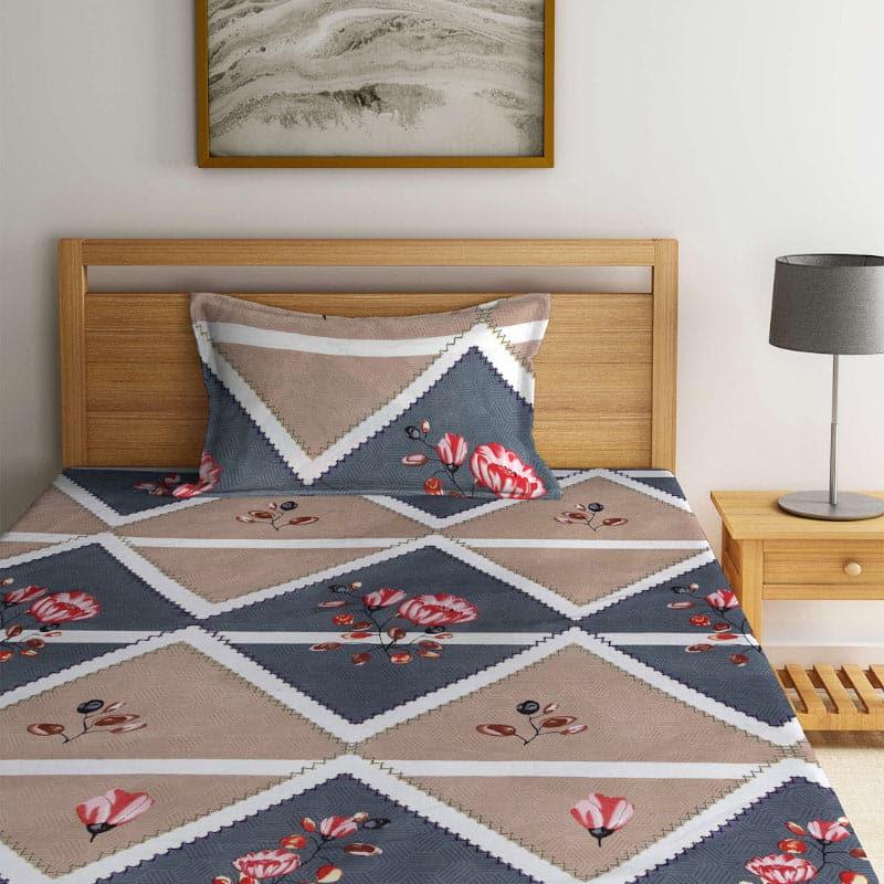 Buy Maleya Mrina Bedsheet Bedsheets from Vaaree