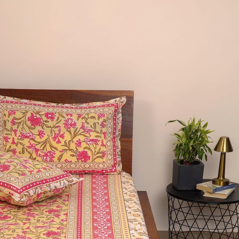 Buy Nazakat Jaipuri Bedsheet - Pink Bedsheets from Vaaree