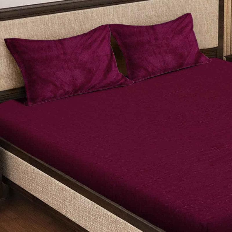 Buy Pristine Charm Warm Bedsheet - Maroon Bedsheets from Vaaree