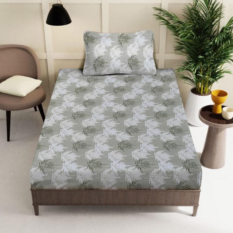 Buy Rio Floral Printed Bedsheet - Green Bedsheets from Vaaree