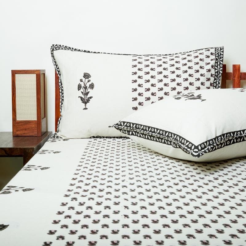 Buy Bedsheets - Sanjhaa Printed Bedsheet - Black at Vaaree online