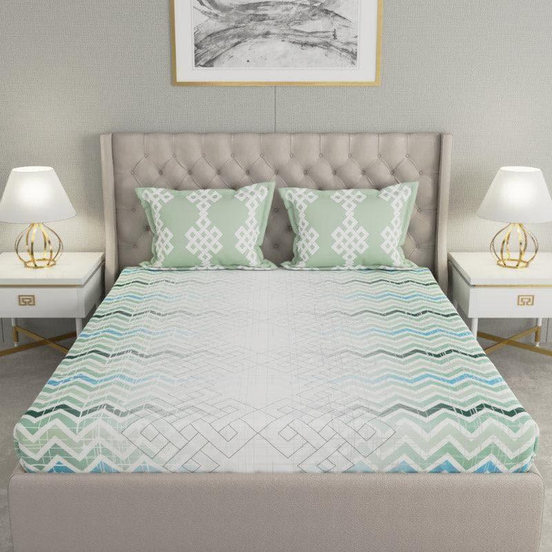 Buy Zig Zag Zoom Bedsheet - Green Bedsheets from Vaaree