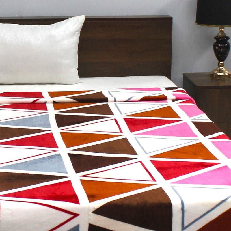 Buy Lara Geometric Blanket Blankets from Vaaree