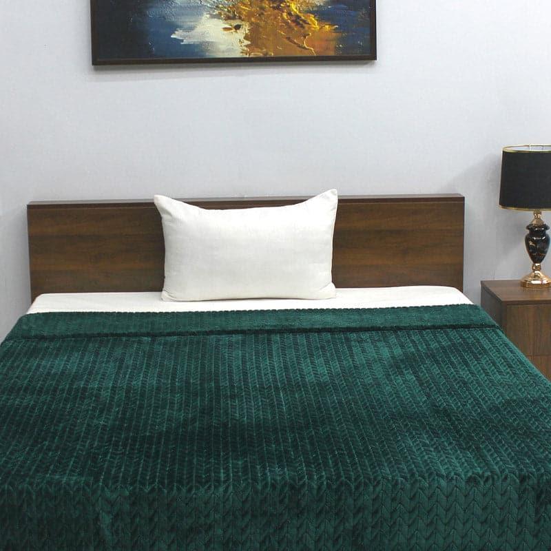 Buy Vadera Solid Blanket - Green Blankets from Vaaree