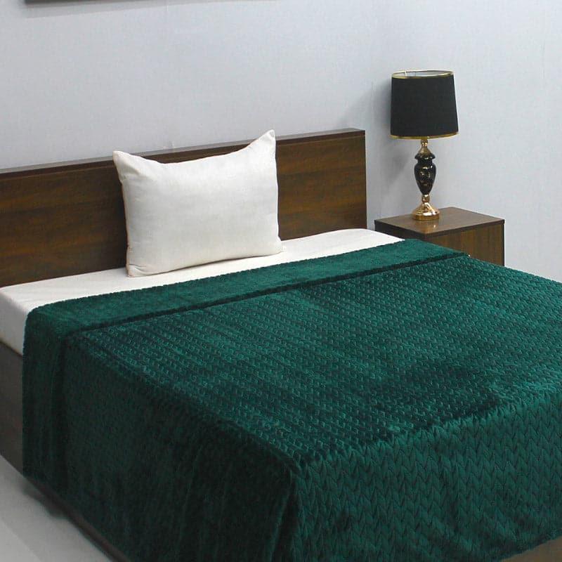 Buy Vadera Solid Blanket - Green Blankets from Vaaree