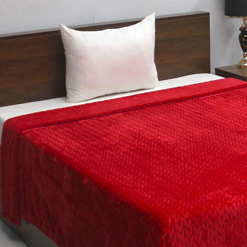 Buy Vadera Solid Blanket - Red Blankets from Vaaree