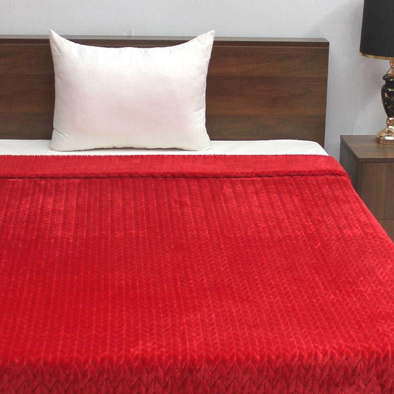 Buy Vadera Solid Blanket - Red Blankets from Vaaree