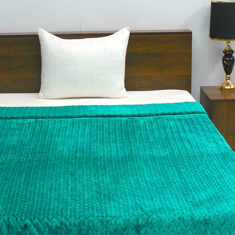 Buy Vadera Solid Blanket - Turquoise Blankets from Vaaree