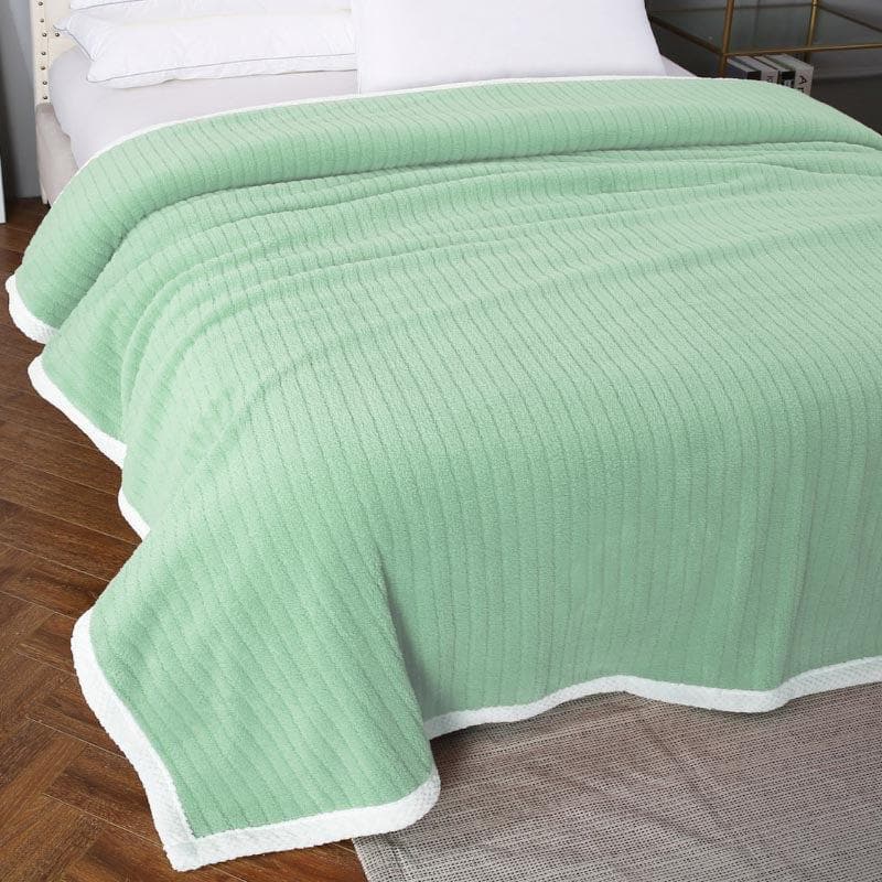 Buy Idyllic Snigu Blanket - Green Blankets from Vaaree