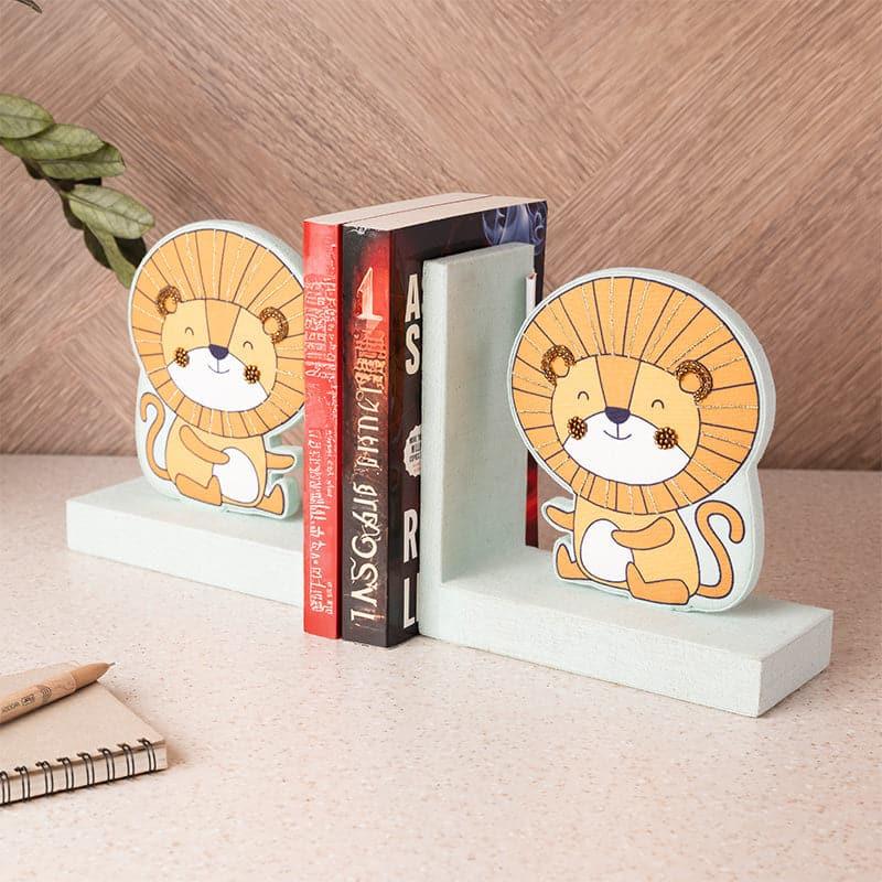 Buy Kick Laugh Book Ends - Lion Paw Collection Book End from Vaaree