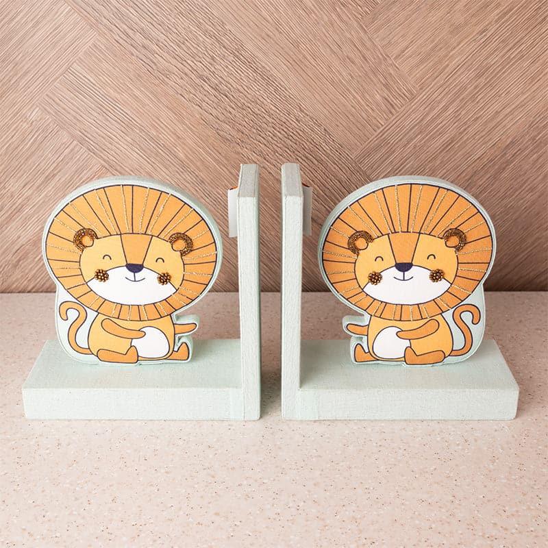 Buy Kick Laugh Book Ends - Lion Paw Collection Book End from Vaaree