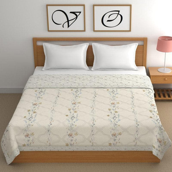 Buy Monisha Floral Comforter at Vaaree online | Beautiful Comforters to choose from