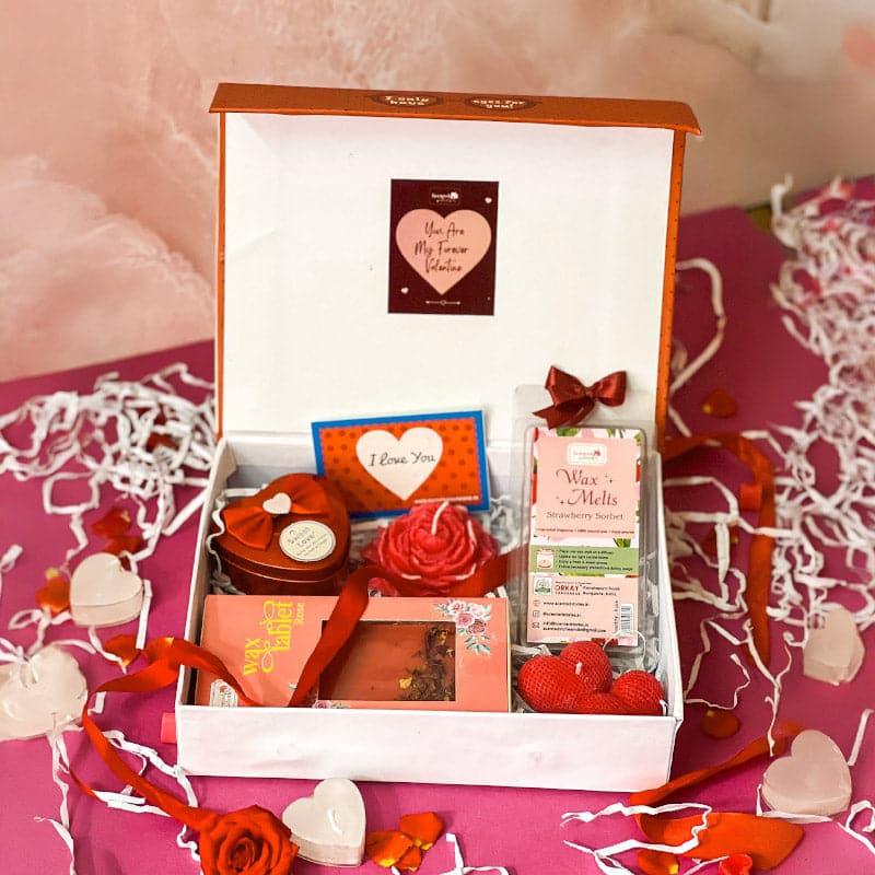 Buy Love Treat Gift Box Candles from Vaaree