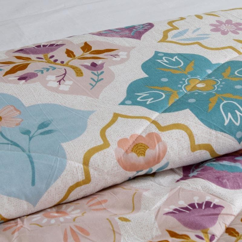 Buy Analia Moroccan Comforter Comforters & AC Quilts from Vaaree