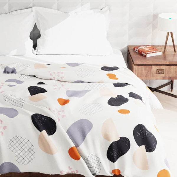 Buy Droma Rumba Comforter Comforters & AC Quilts from Vaaree