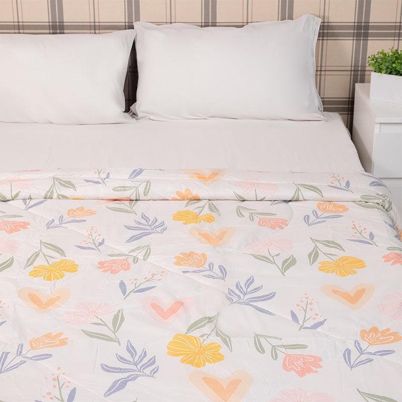 Buy Floral Funfair Comforter Comforters & AC Quilts from Vaaree