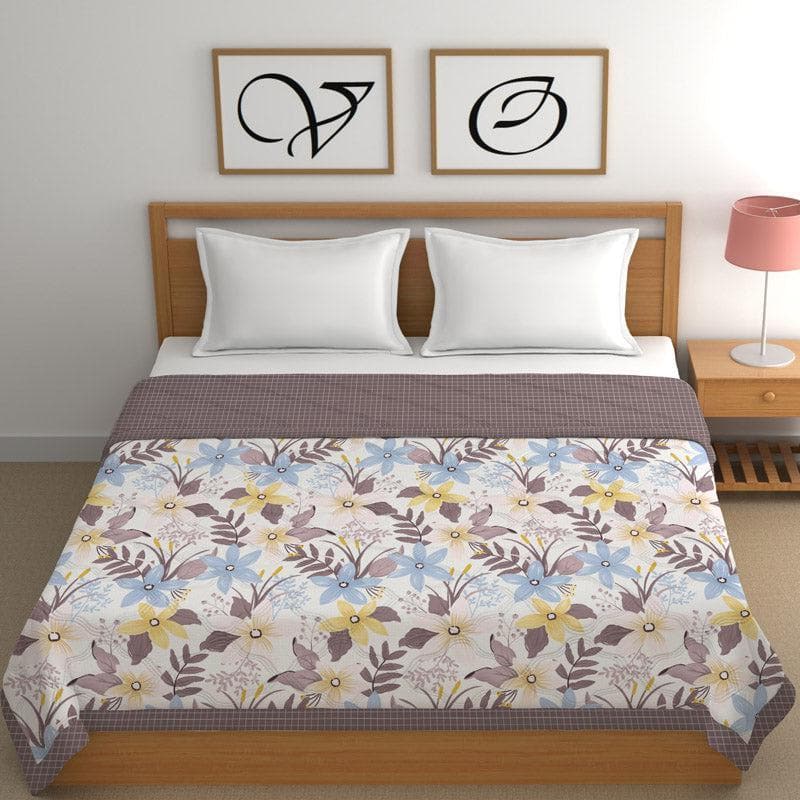 Buy Romee Floral Comforter Comforters & AC Quilts from Vaaree