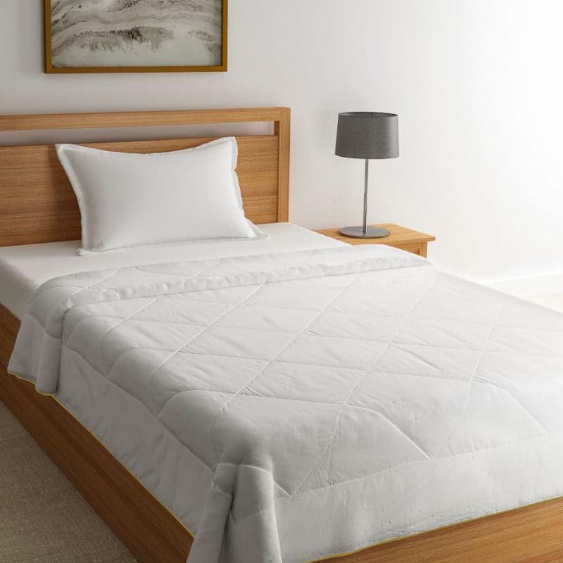 Buy Shana Microfiber Comforter Comforters & AC Quilts from Vaaree