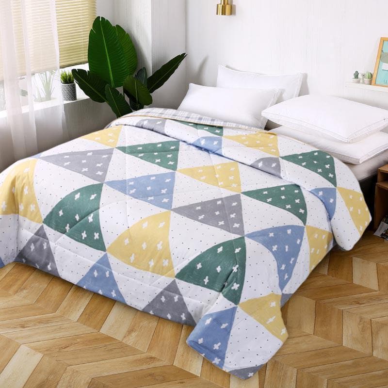 Buy Stargaze Fields Comforter Comforters & AC Quilts from Vaaree