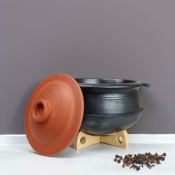 Buy Denara Clay Pot With Lid Black 2000 ML / 8 Inches Handi from Vaaree