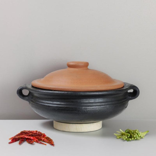 Buy Dilaab Urali Clay Pot With Lid Black 1000 ML / 8 Inches Handi from Vaaree