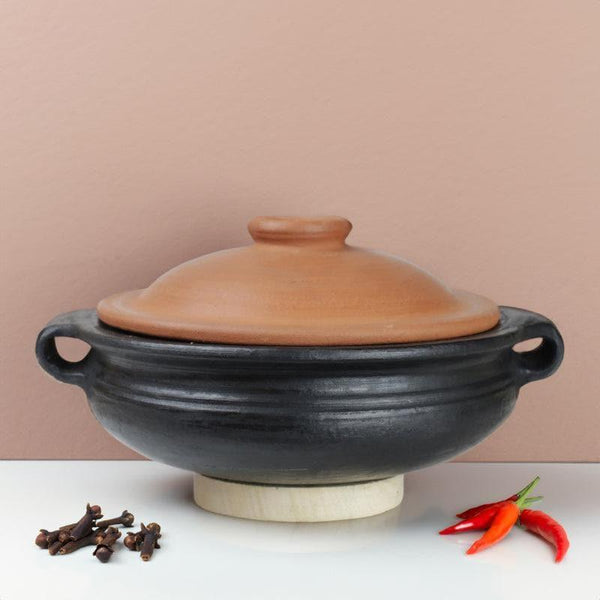 Buy Dilaab Urali Clay Pot With Lid Black 3000 ML / 11 Inches Handi from Vaaree