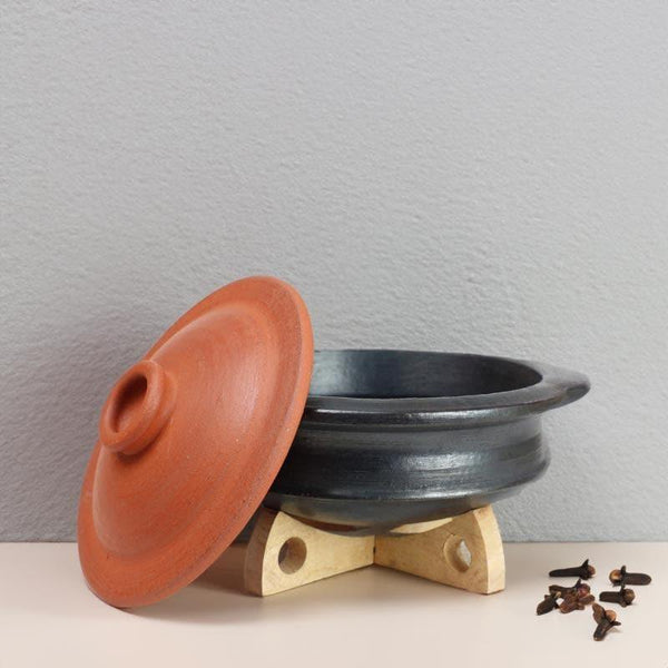 Buy Hirang Clay Pot With Lid Black 2000 ML / 9 Inches Handi from Vaaree