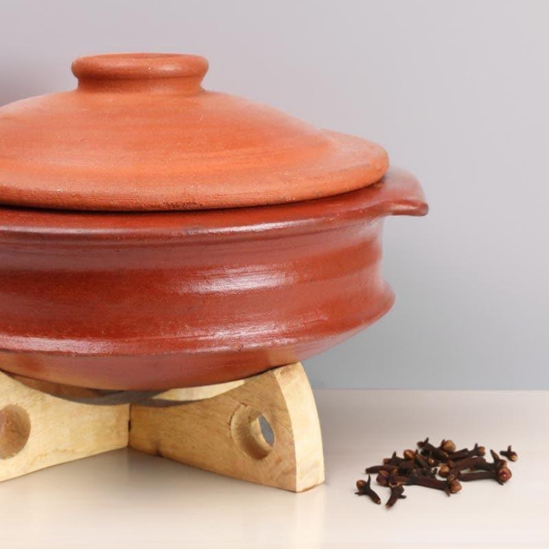 Buy Hirang Clay Pot With Lid Brown 2000 ML / 9 Inches Handi from Vaaree