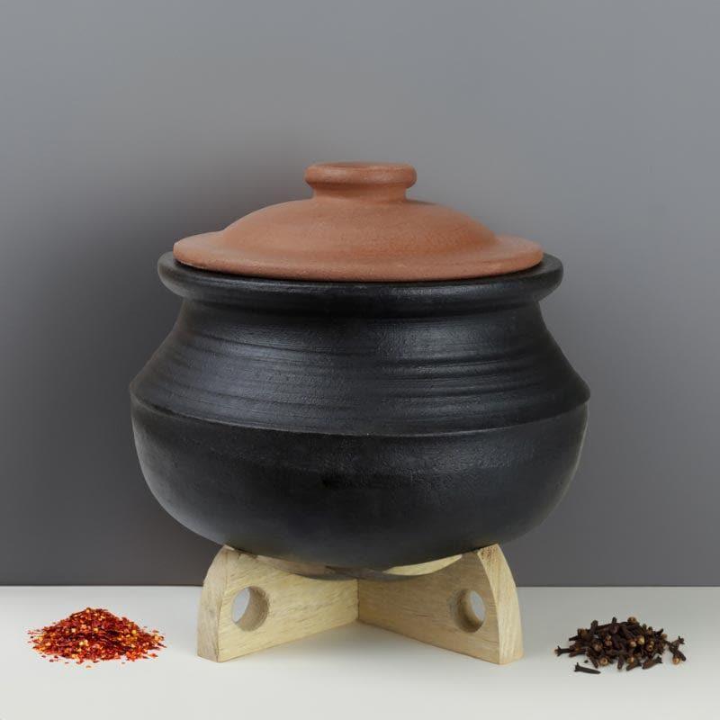 Buy Kalikasan Rice Clay Pot With Lid Black 3000 ML / 9 Inches Handi from Vaaree