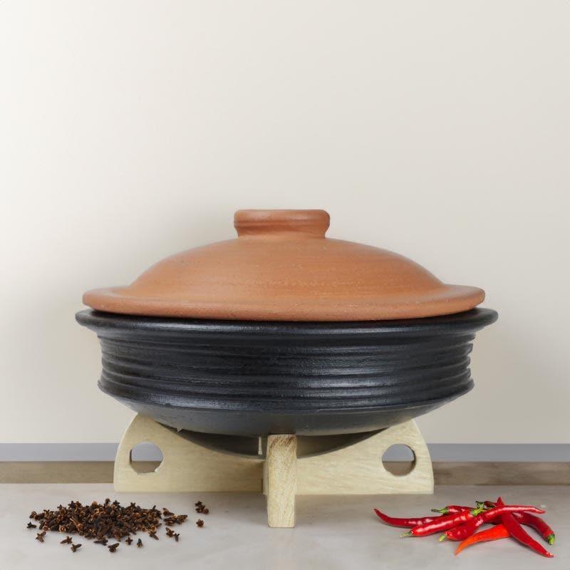 Buy Manawari Clay Pot With Lid Black 1000 ML / 9 Inches Handi from Vaaree