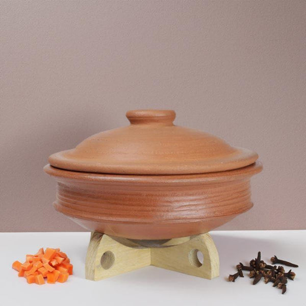 Buy Manawari Clay Pot With Lid Brown 2000 ML / 10 Inches Handi from Vaaree