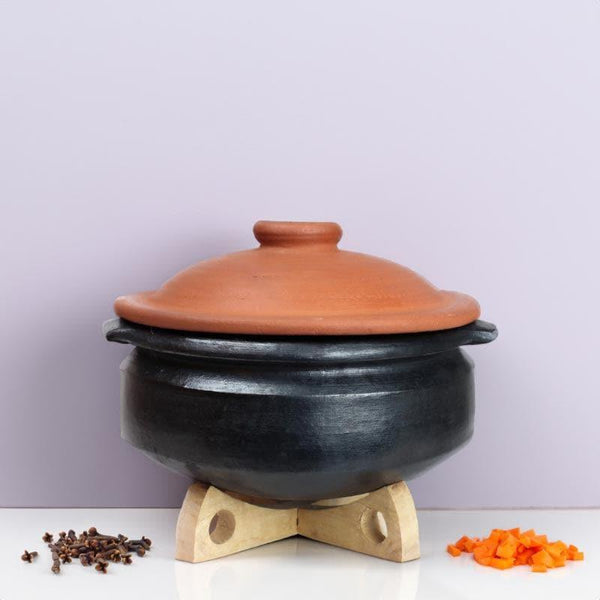 Buy Vritra Clay Pot With Lid Black 2000 ML / 9 Inches Handi from Vaaree