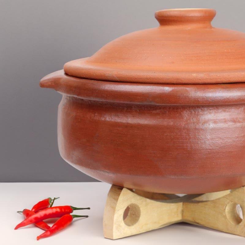 Buy Vritra Clay Pot With Lid Brown 2000 ML / 9 Inches Handi from Vaaree