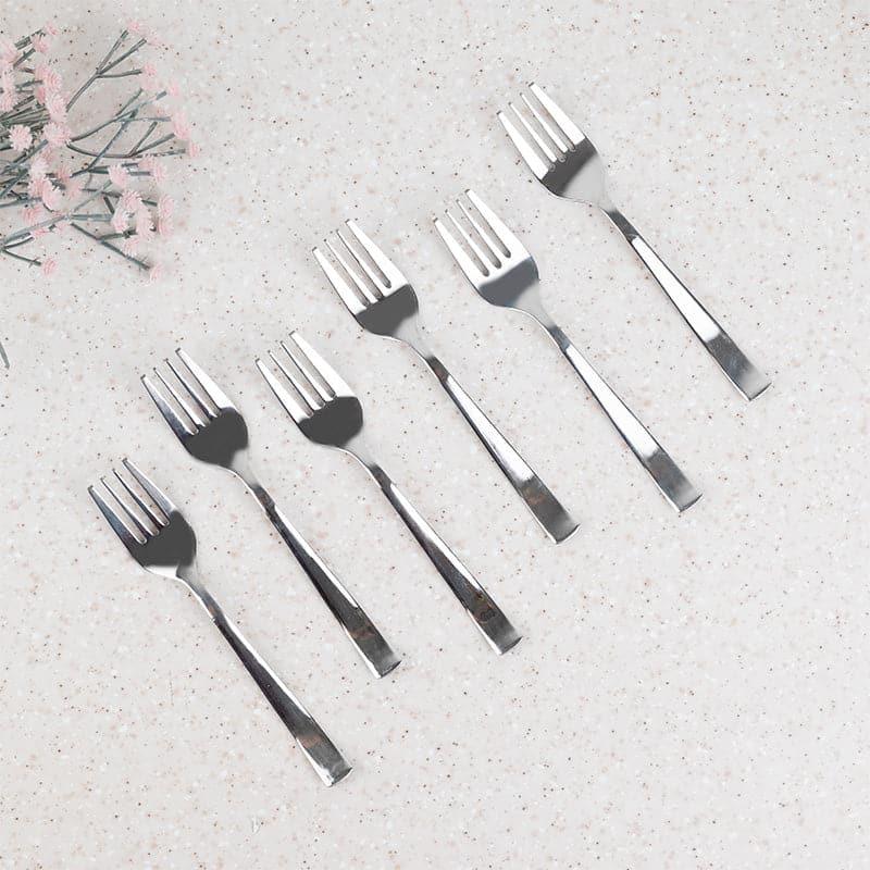 Buy Irko Dinner Fork - Set Of Six Cutlery Set from Vaaree