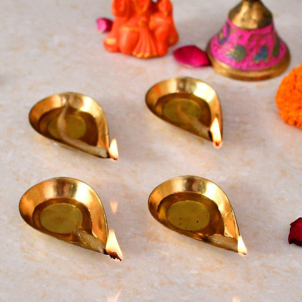 Buy Decorative Dhola Diya - Set Of Eight Diyas from Vaaree